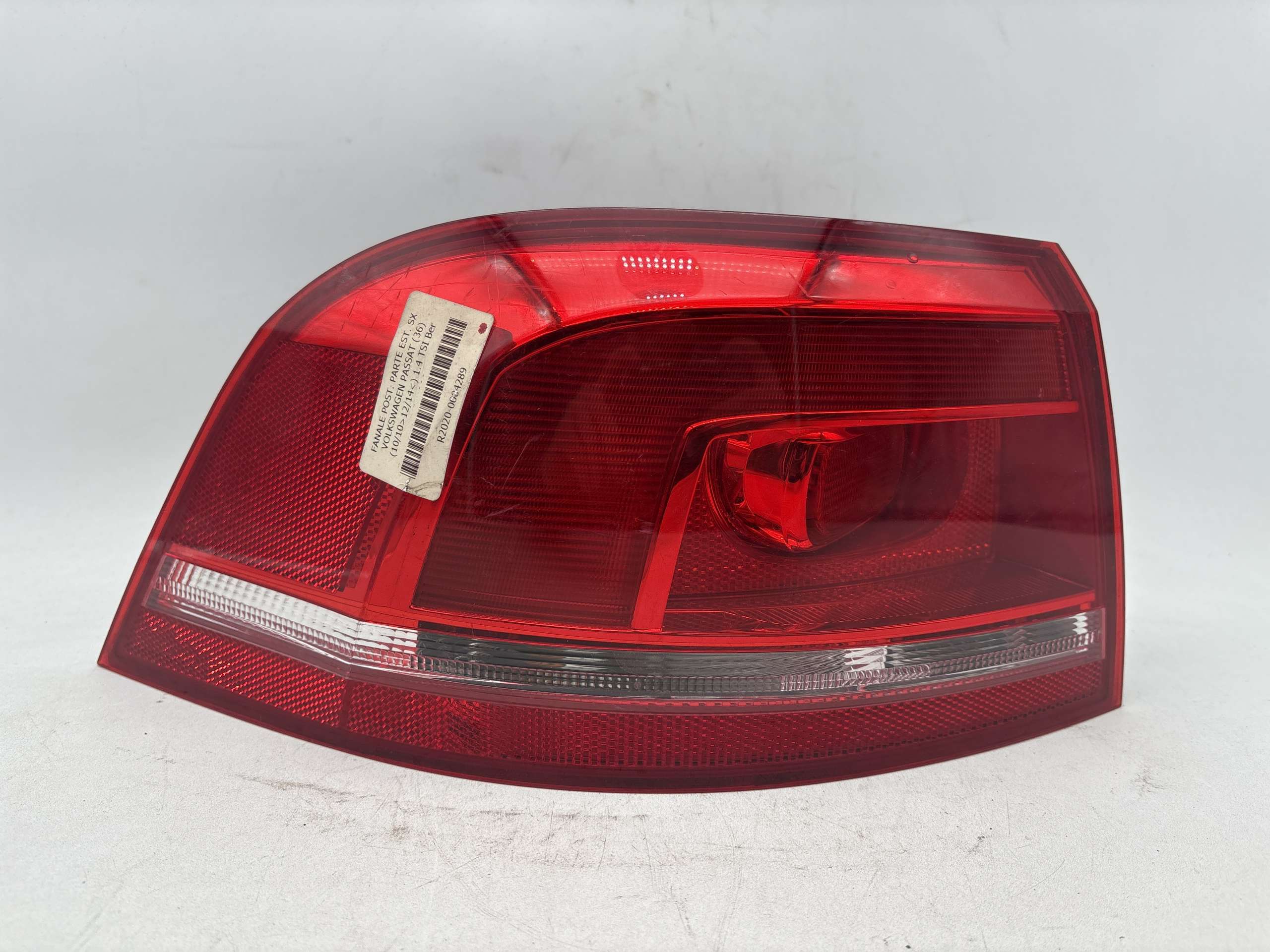 Fanale Posteriore esterno sinistro VOLKSWAGEN PASSAT 36 Station Wagon 2010-2014